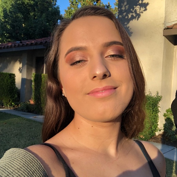 Meet your Posher, Paulina - Picture 2 of 2